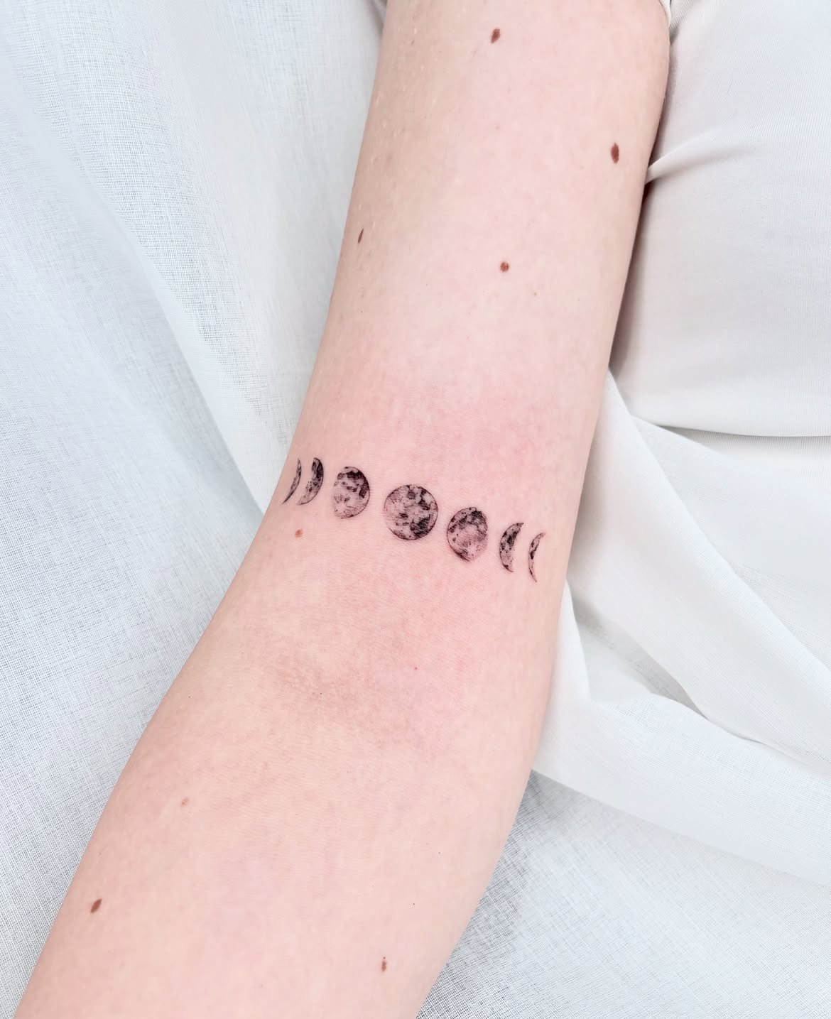 Tatuaje fine line en Barcelona - Circa Tattoo BCN
