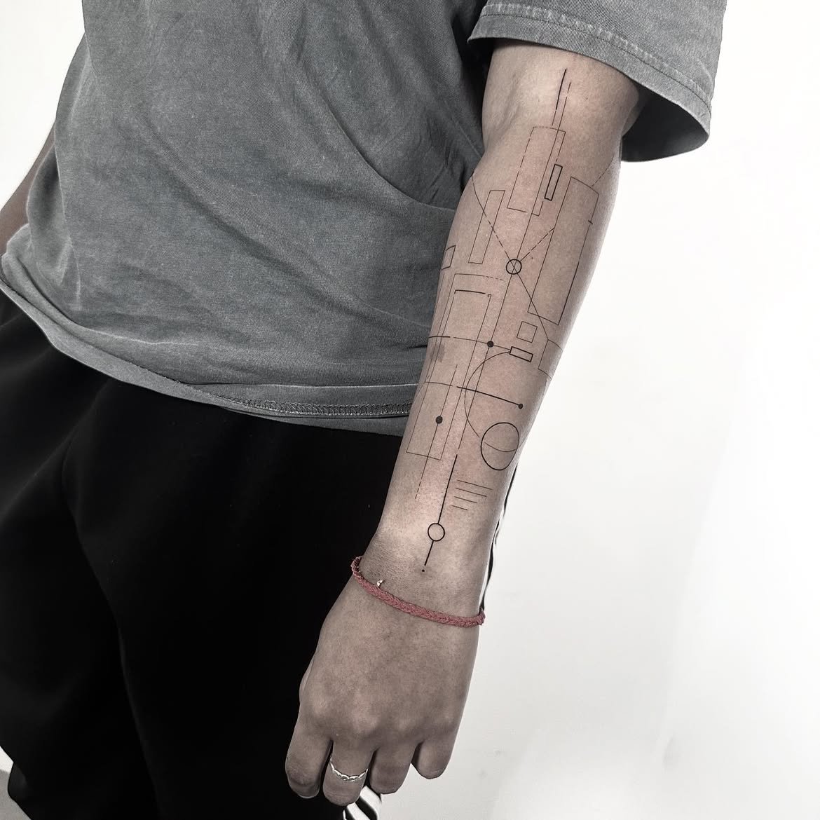 Tatuaje fine line en Barcelona - Circa Tattoo BCN