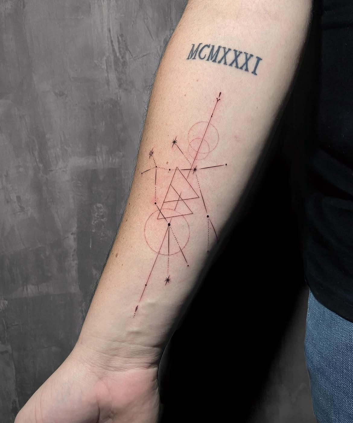 Tatuaje fine line en Barcelona - Circa Tattoo BCN