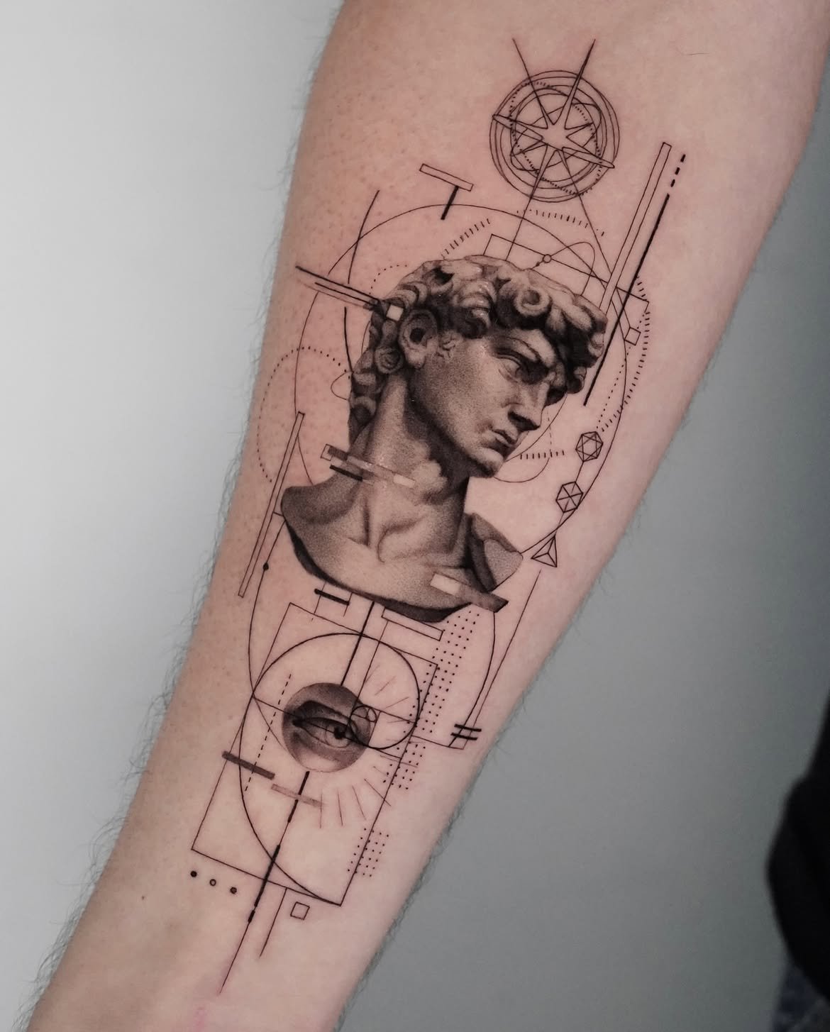 Tatuaje de microrealismo en Barcelona - Circa Tattoo BCN