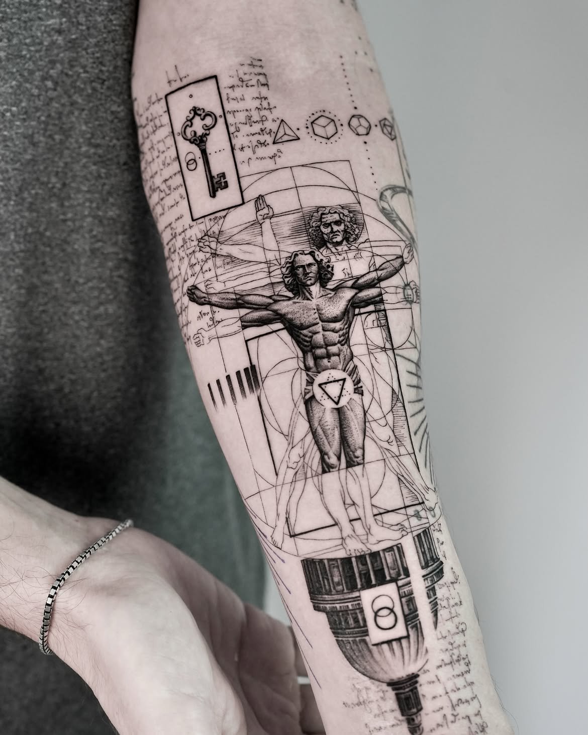 Tatuaje de microrealismo en Barcelona - Circa Tattoo BCN